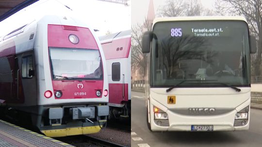 Na snímke autobus a vlak.