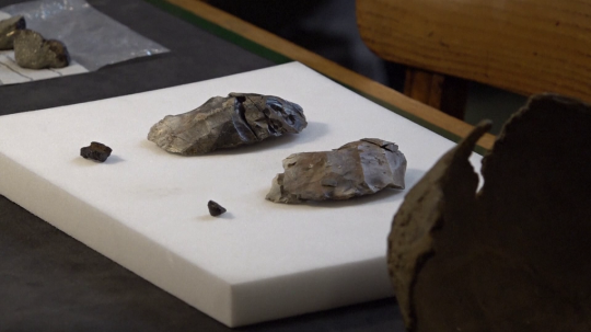 Vedci našli úlomky pyritu a stopy po opakovanom horení na jednom mieste.