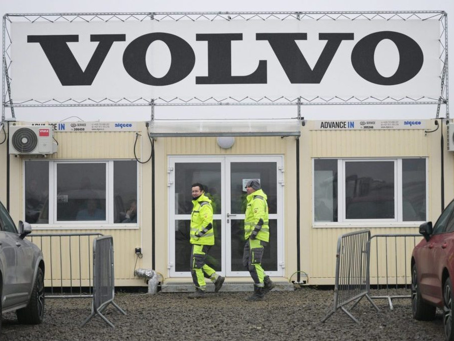 Výstavba závodu Volvo Car Košice.