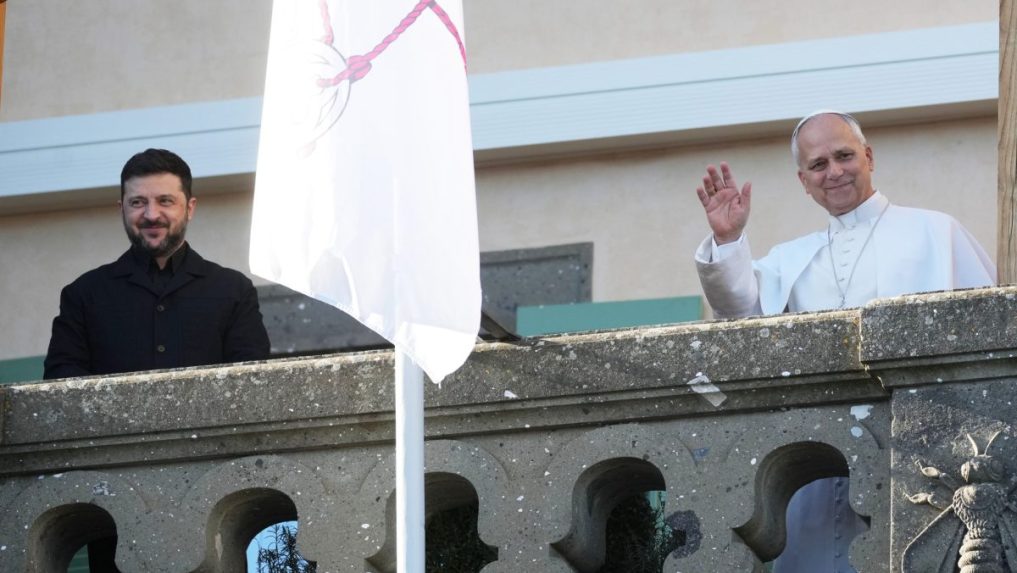 Na snímke Volodymyr Zelenskyj a pápež Lev XIV.