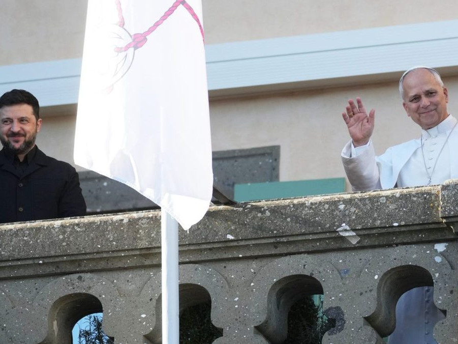 Na snímke Volodymyr Zelenskyj a pápež Lev XIV.