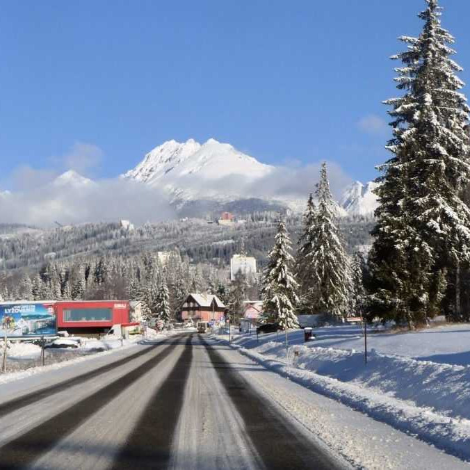 Ilustračná snímka - zasnežené Vysoké Tatry.