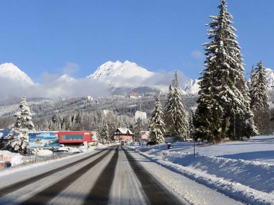 Ilustračná snímka - zasnežené Vysoké Tatry.