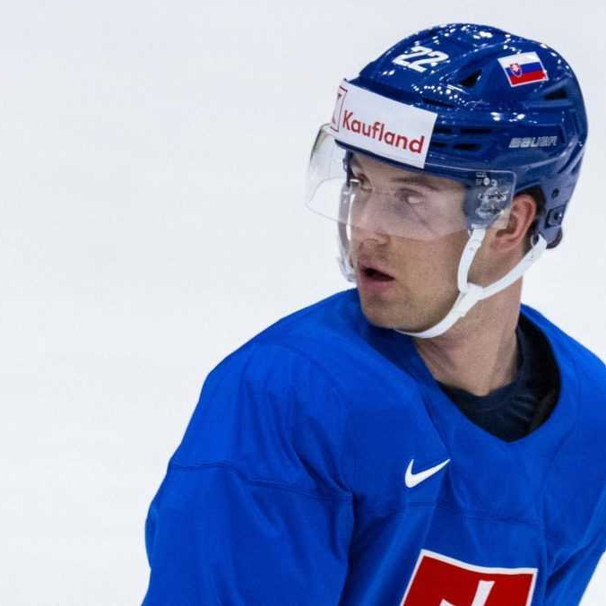 Na snímke hokejový reprezentant SR Samuel Kňažko.