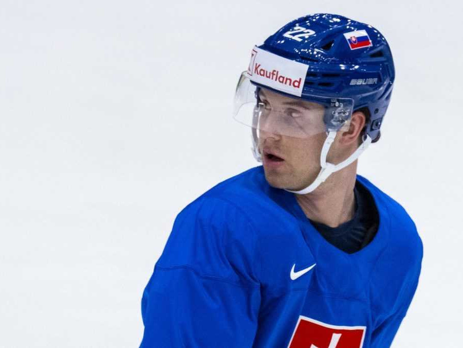 Na snímke hokejový reprezentant SR Samuel Kňažko.