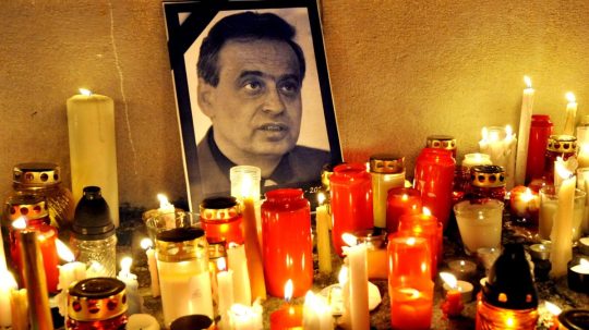 V roku 2010 sa konal občiansky Protest za demokraciu (za Ernesta Valka) pred historickou budovou SND.