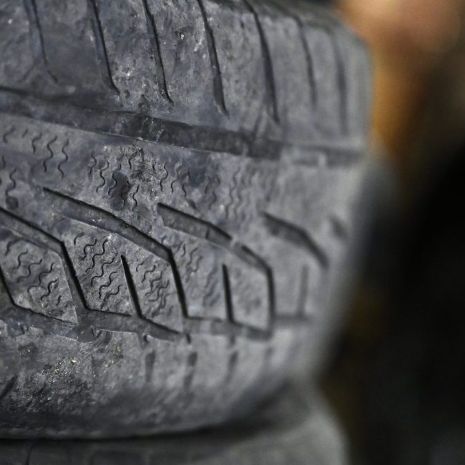 Nával objednávok v zime pociťujú aj v autoservise pri Prievidzi.