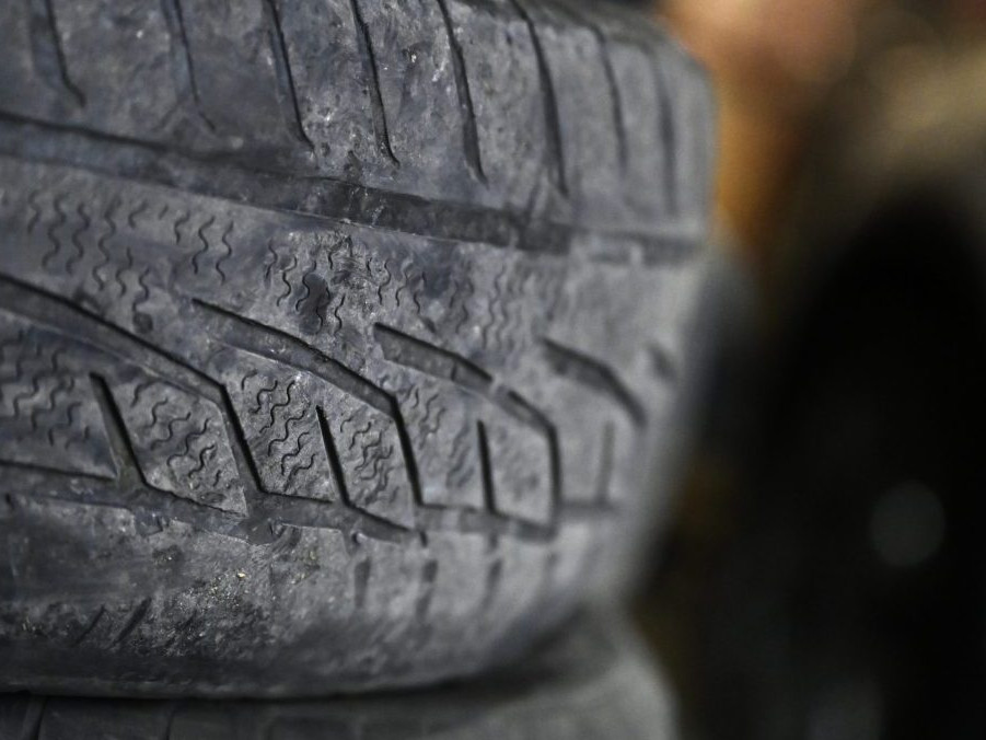 Nával objednávok v zime pociťujú aj v autoservise pri Prievidzi.