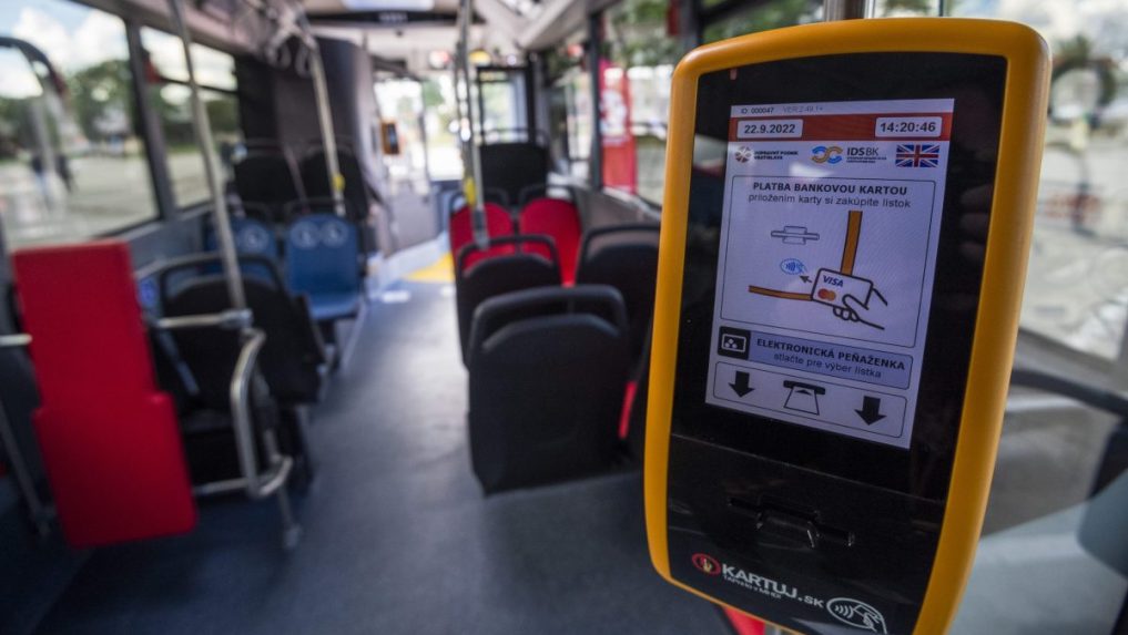 Označovač lístkov v bratislavskej MHD.