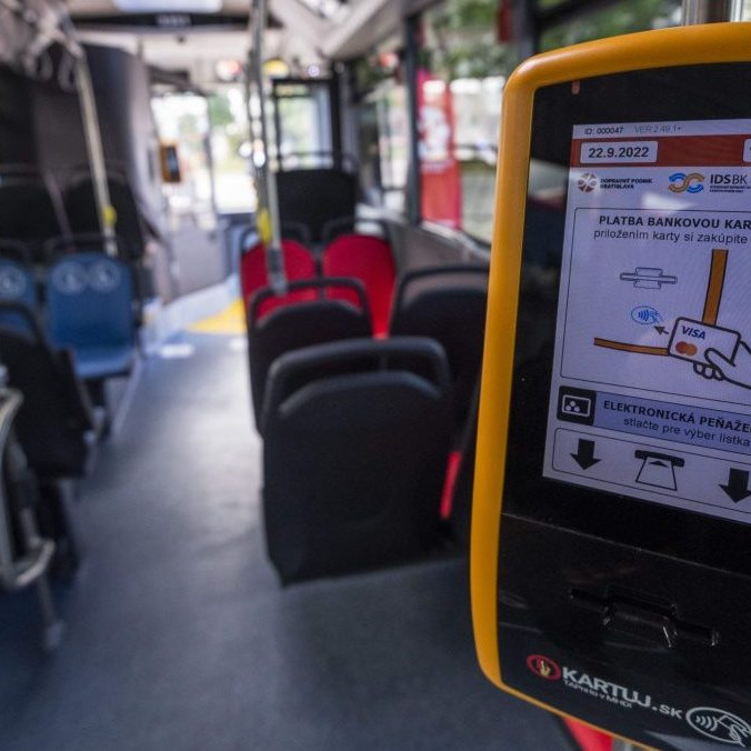 Označovač lístkov v bratislavskej MHD.