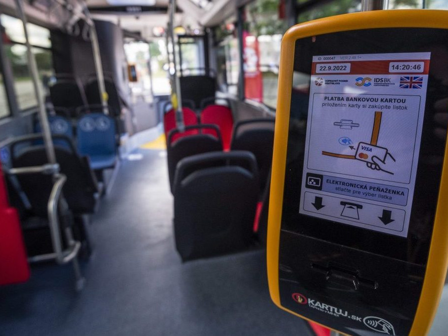 Označovač lístkov v bratislavskej MHD.