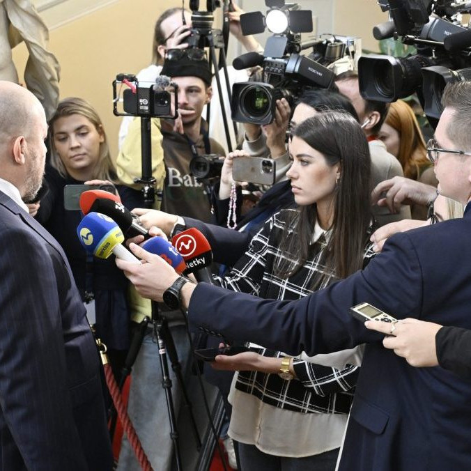 Minister športu a cestovného ruchu Rudolf Huliak počas brífingu s novinármi.