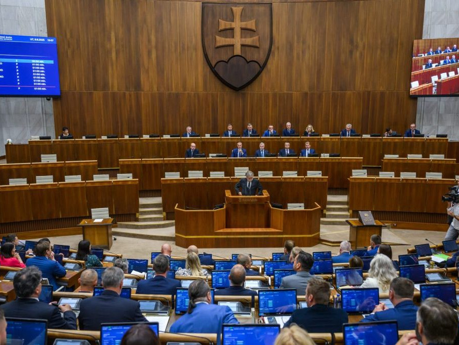 Plénum Národnej rady SR.