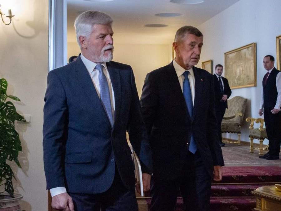 Český prezident Petr Pavel privítal na Pražskom hrade českého premiéra Andreja Babiša.