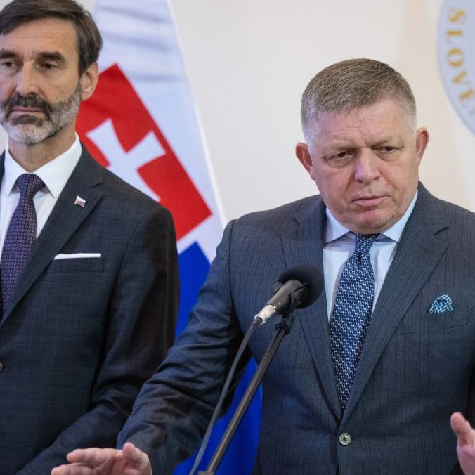 Zľava minister zahraničných vecí Juraj Blanár a premiér Robert Fico.