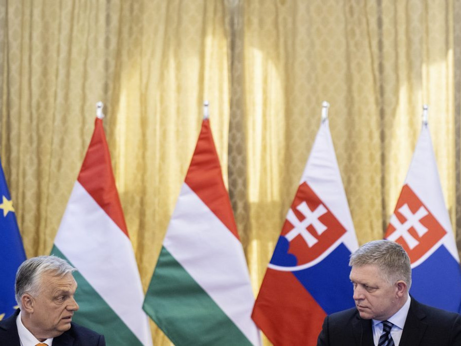 Zľava maďarský premiér Viktor Orbán a slovenský premiér Robert Fico.