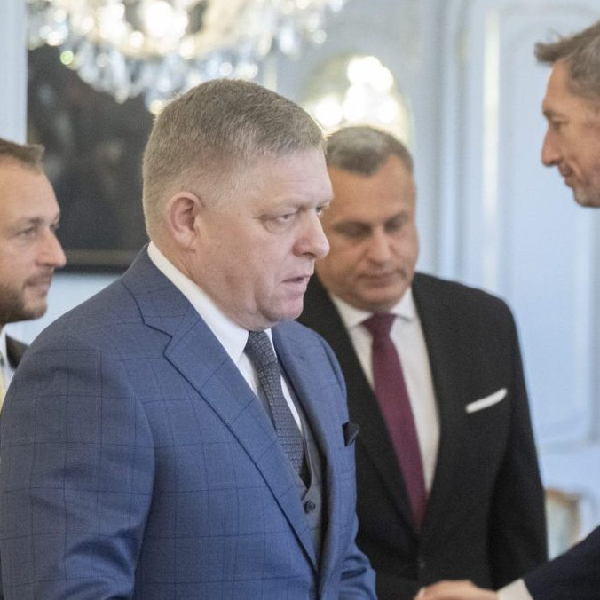 V popredí premiér Robert Fico.