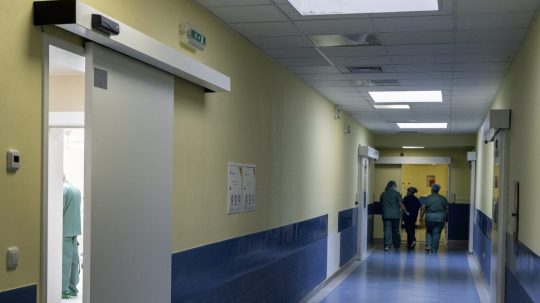 Chodba v Univerzitnej nemocnici Bratislava.