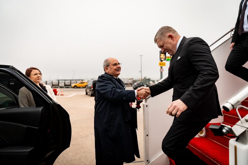 Fico mal s Macronom „skvelý dlhý rozhovor“, témou bola aj jadrová energetika či obranná spolupráca