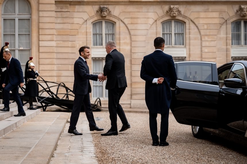 Fico mal s Macronom „skvelý dlhý rozhovor“, témou bola aj jadrová energetika či obranná spolupráca