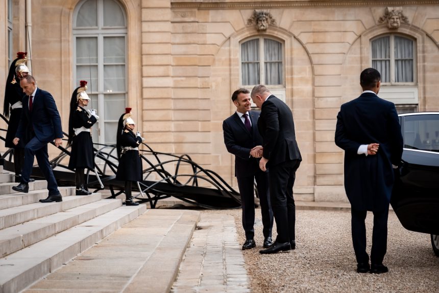 Fico mal s Macronom „skvelý dlhý rozhovor“, témou bola aj jadrová energetika či obranná spolupráca