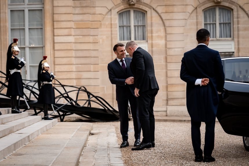 Fico mal s Macronom „skvelý dlhý rozhovor“, témou bola aj jadrová energetika či obranná spolupráca