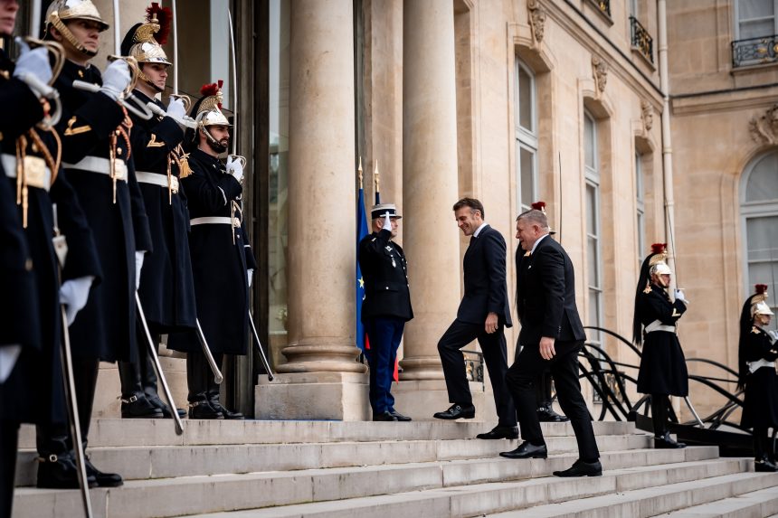 Fico mal s Macronom „skvelý dlhý rozhovor“, témou bola aj jadrová energetika či obranná spolupráca