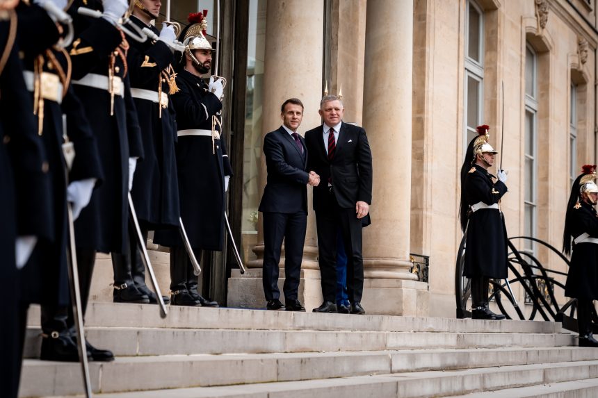 Fico mal s Macronom „skvelý dlhý rozhovor“, témou bola aj jadrová energetika či obranná spolupráca