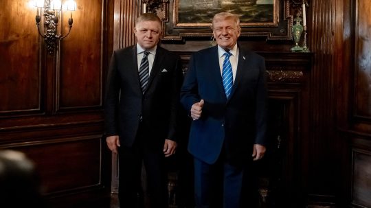 Na snímke R. Fico a D. Trump.
