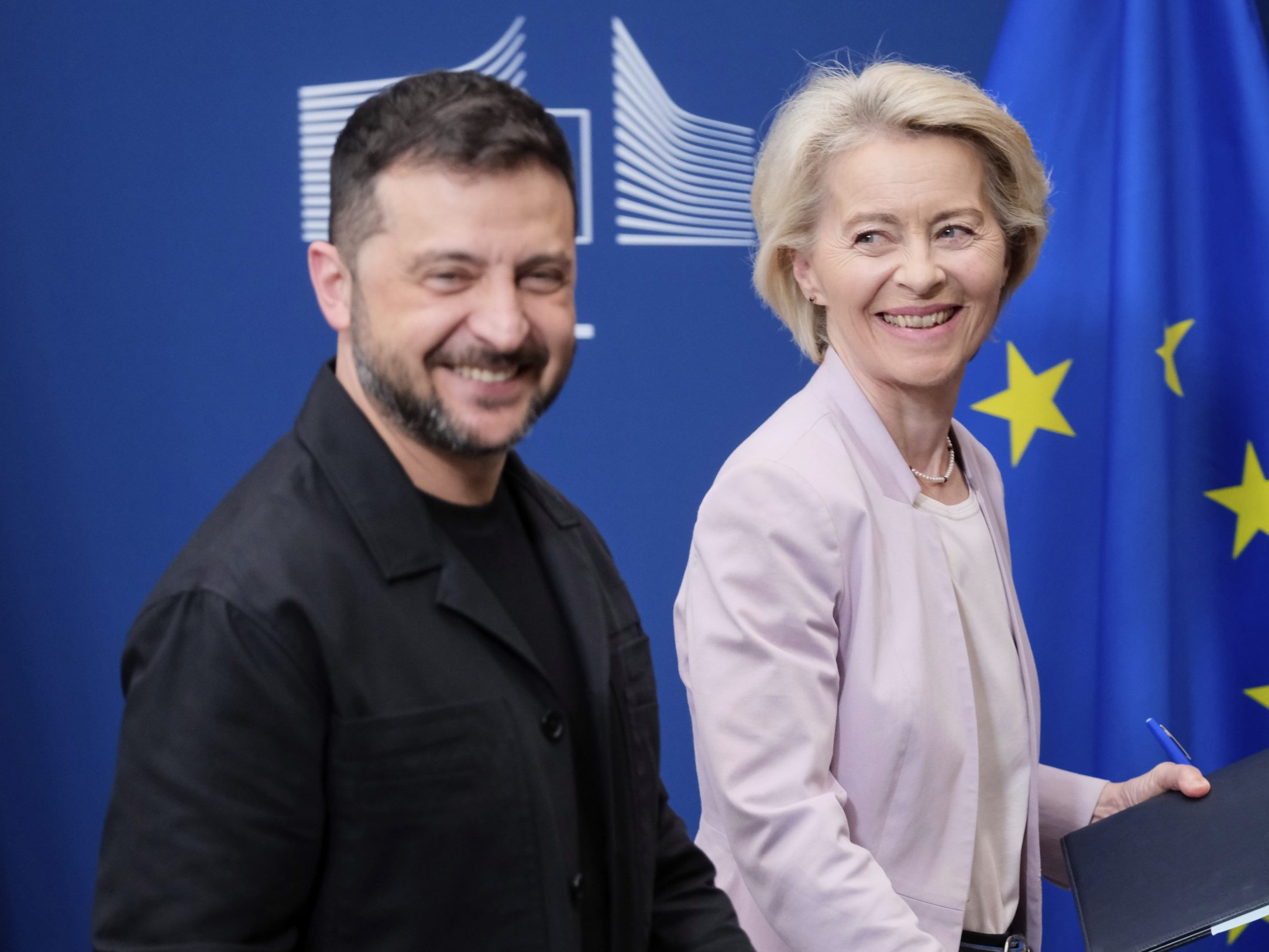 Ursula von der Leyenová a Volodymyr Zelenskyj