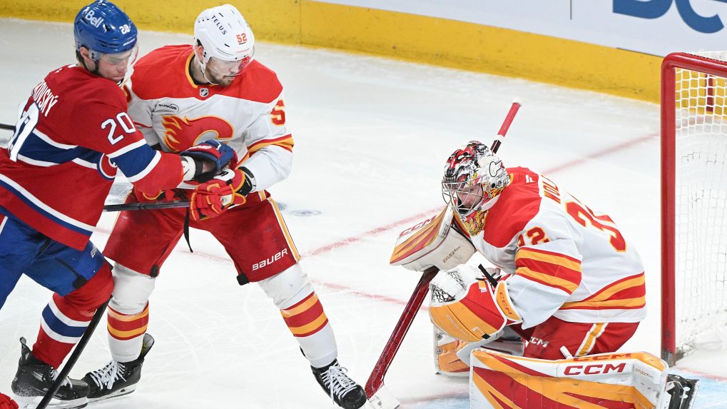 Juraj Slafkovský v zápase Canadiens proti Flames.