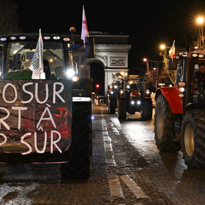 farmári s traktormi v Paríži