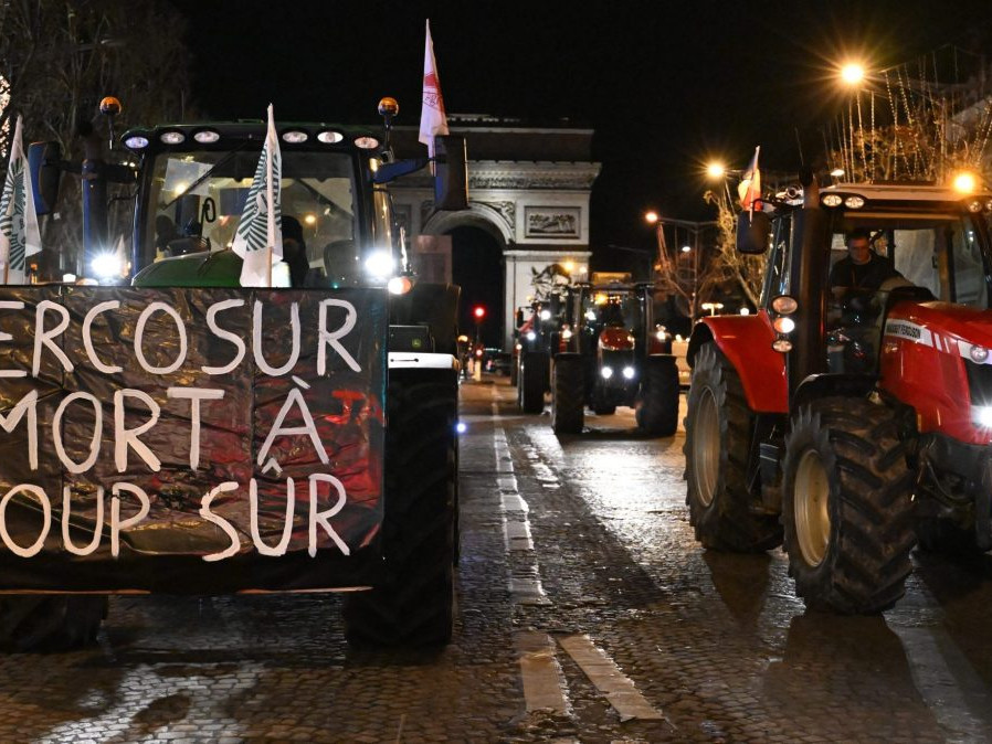 farmári s traktormi v Paríži
