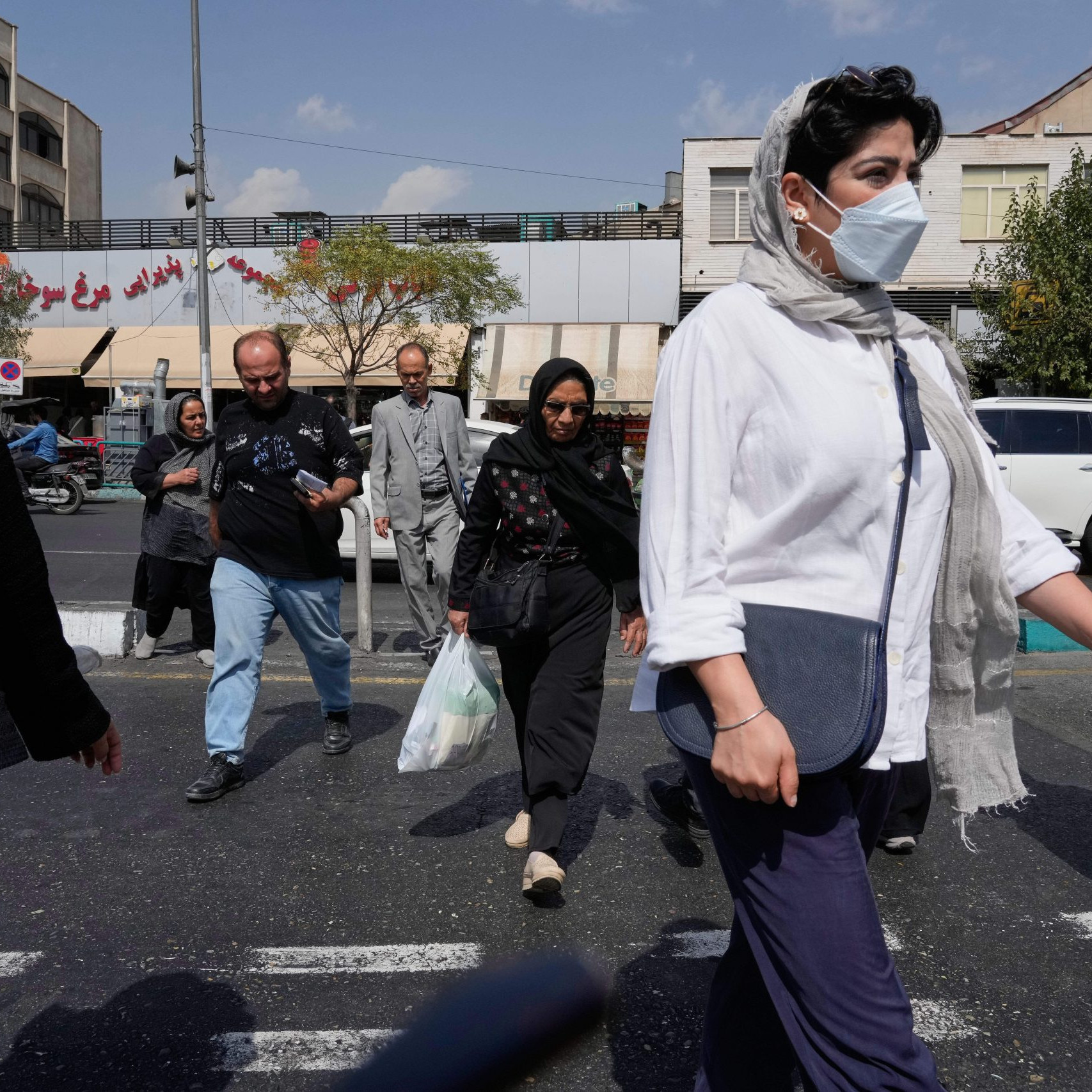 Na snímke protestujúci v Iráne.