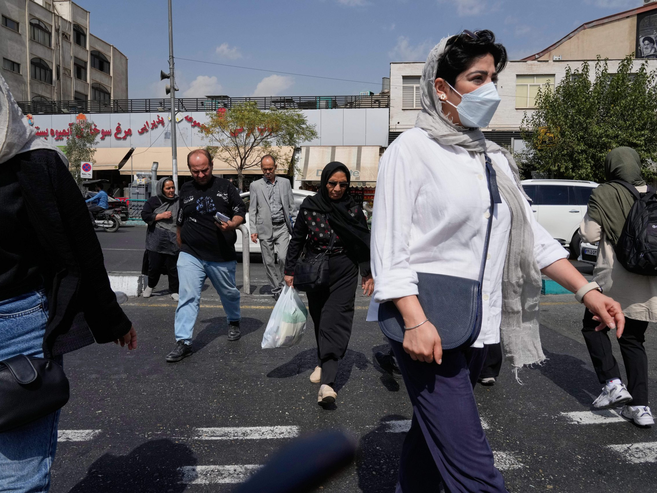 Na snímke protestujúci v Iráne.