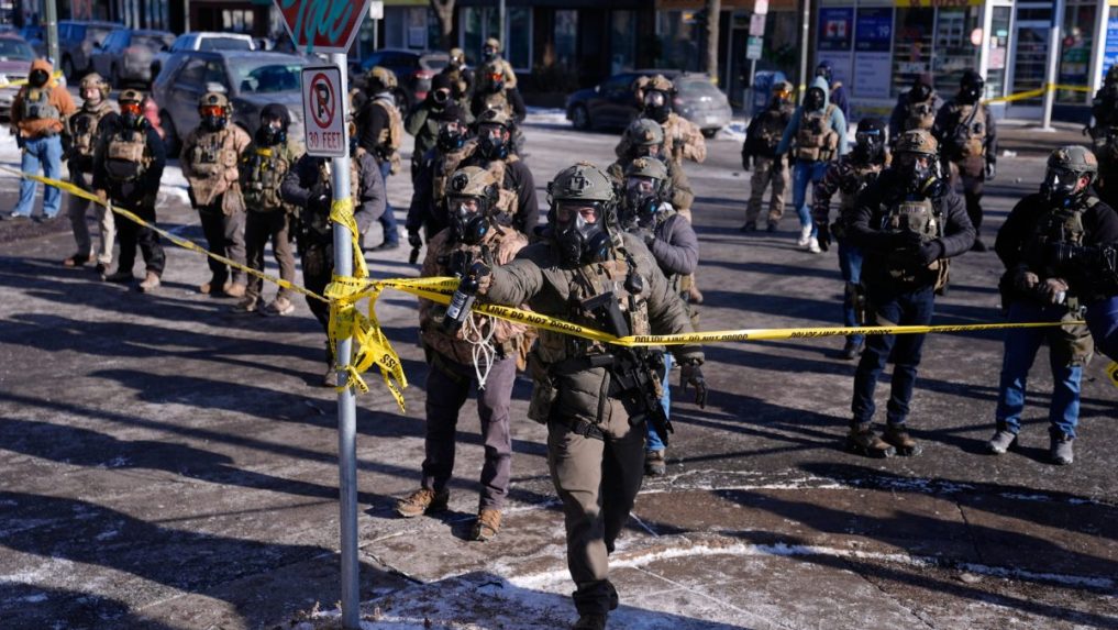 Agenti amerického Imigračného a colného úradu.