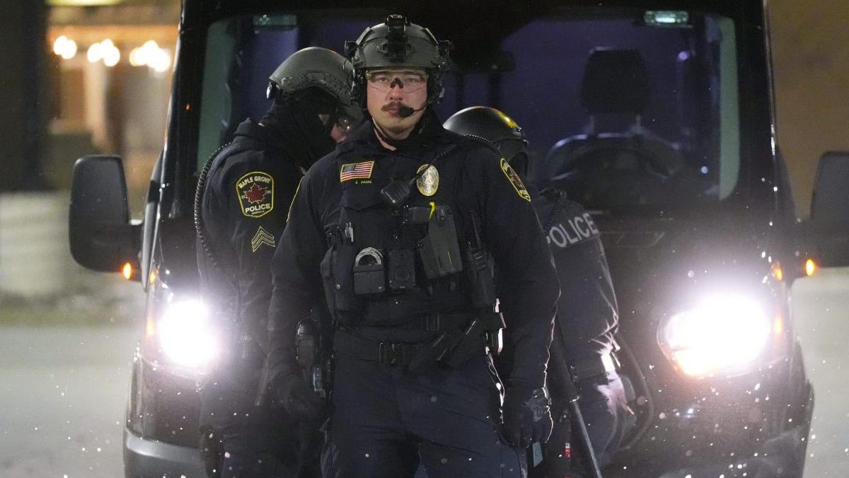 Agenti ICE v USA s&uacute; st&aacute;le v centre diania. Ich z&aacute;sahy vyvol&aacute;vaj&uacute; neistotu medzi obyvateľmi