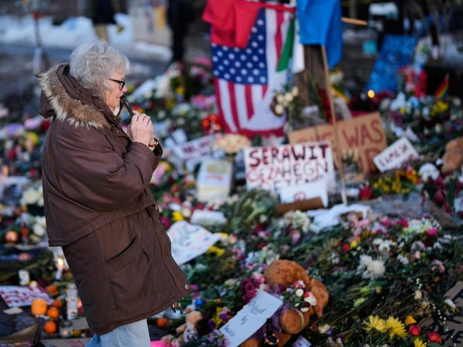 Na snímke provizórny pamätník.