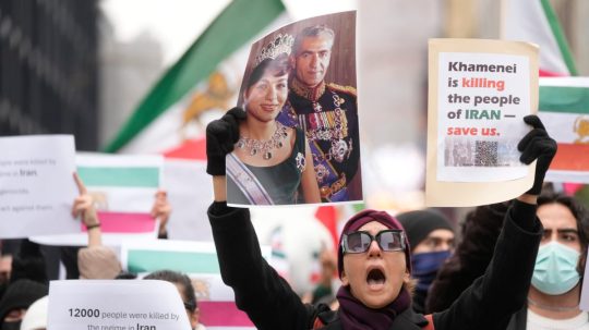 Na snímke demonštranti.