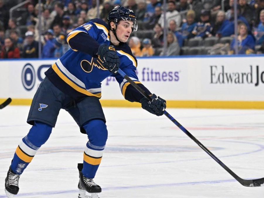 NHL: Dvorský bodoval štvrtýkrát po sebe, Slafkovskému ušiel víťazný gól