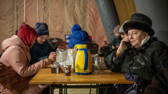 Kyjev zriadil vyše 1 200 miest, kde sa môžu ľudia zohriať, napiť a najesť.