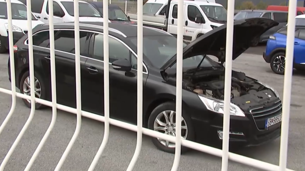 Na snímke auto v servise.