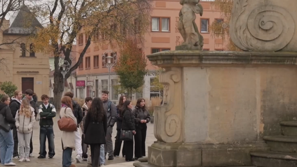 Žiaci nás pozvali na prechádzku Novými Zámkami.
