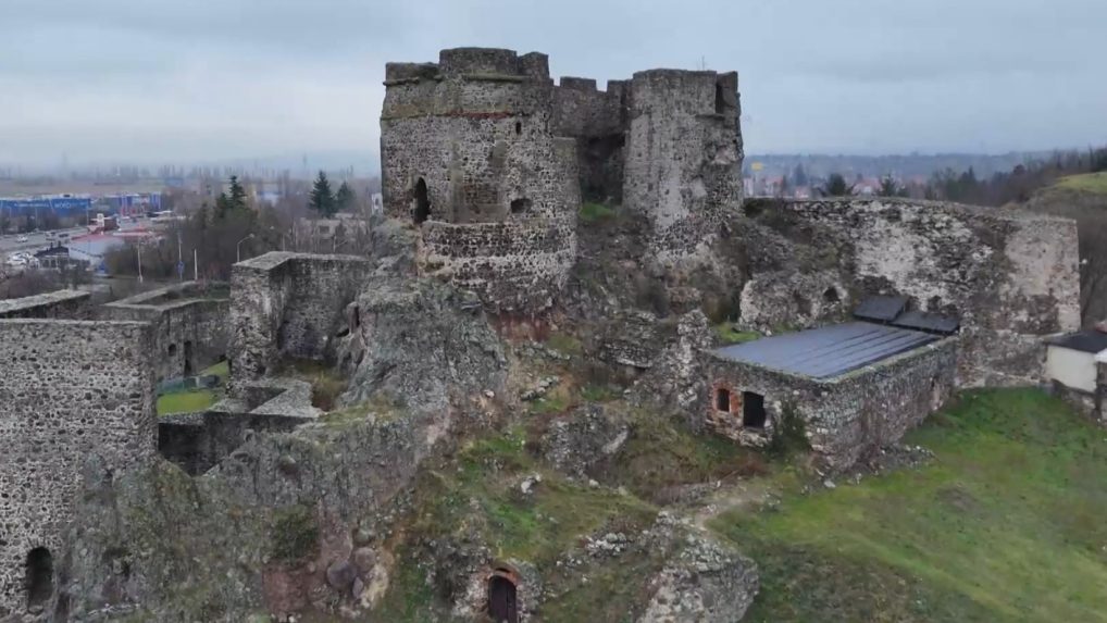 Zrúcanina Levického hradu.