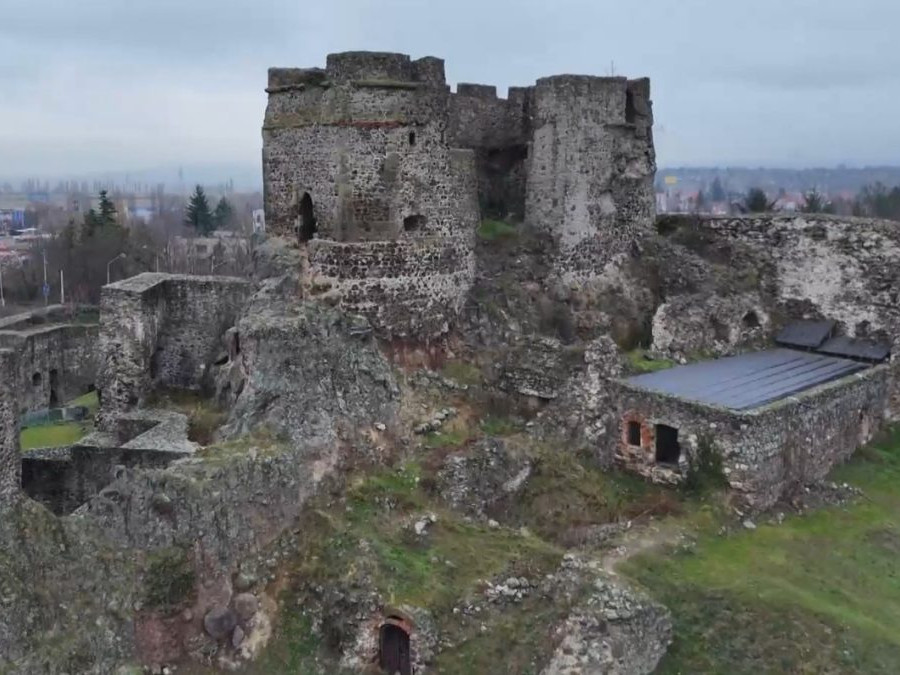 Zrúcanina Levického hradu.
