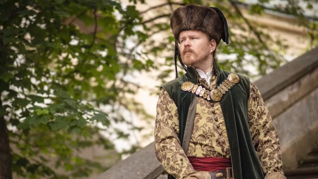 Hoci je Pavol moderný človek, mnohé veci robí z úcty k tradícii.