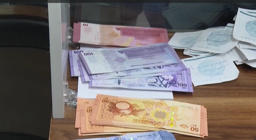 Na snímke nová sýrska mena.