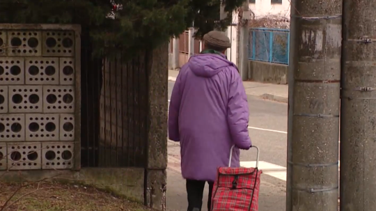 Na snímke dôchodkyňa.