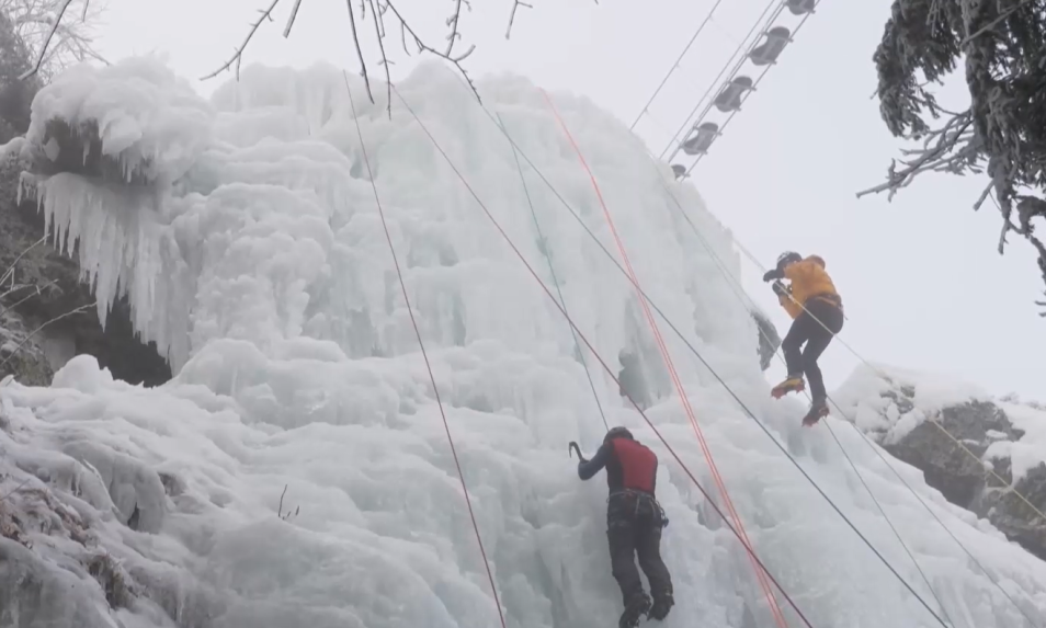 Na snímke ľadopád.
