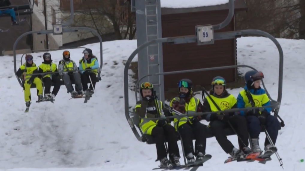 účastníci lyžiarskeho zájazdu